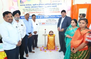 अमृत दिनदर्शिकेला बुलढाण्यात उत्स्फूर्त प्रतिसाद; योजनांची माहिती थेट नागरिकांपर्यंत