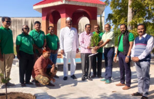 गो ग्रीन फाऊंडेशन शेगावच्या वतीने नवनिर्वाचित मा नगराध्यक्ष आणि मा नगरसेवक यांचे अभिनंदन पत्र व वृक्ष देऊन स्वागत .