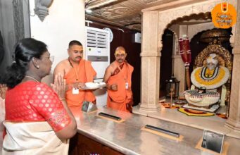राष्ट्रपती द्रौपदी मुर्मू यांनी घेतले संत गजानन महाराज समाधीस्थळाचे दर्शन