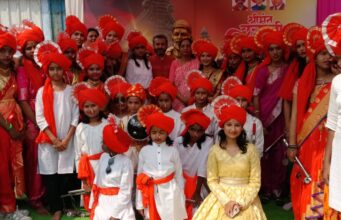 संतनगरी शेगावात शिवजयंतीनिमित्त महिलांची प्रथमच मोटरसायकल रॅली व लेझीम पथकाचे प्रदर्शन